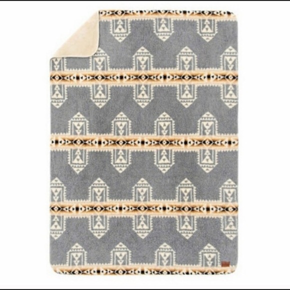 PENDLETON Aztec Print Sherpa Fleece Throw Blanket Boho Gray Cream Black NIP - Picture 8 of 8
